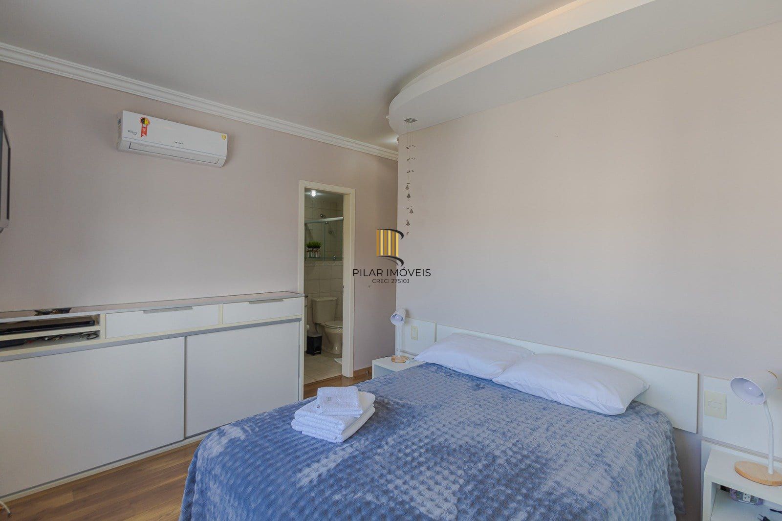 Apartamento de 2 quartos, suíte e 1 vaga garagem bairro Azenha em Porto Alegre