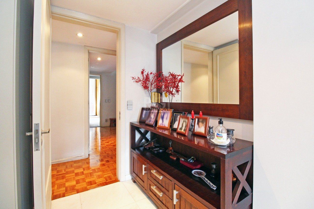 Apartamento para Venda - 245.75m², 3 dormitórios, sendo 1 suites, 2 vagas - Moinhos de Vento