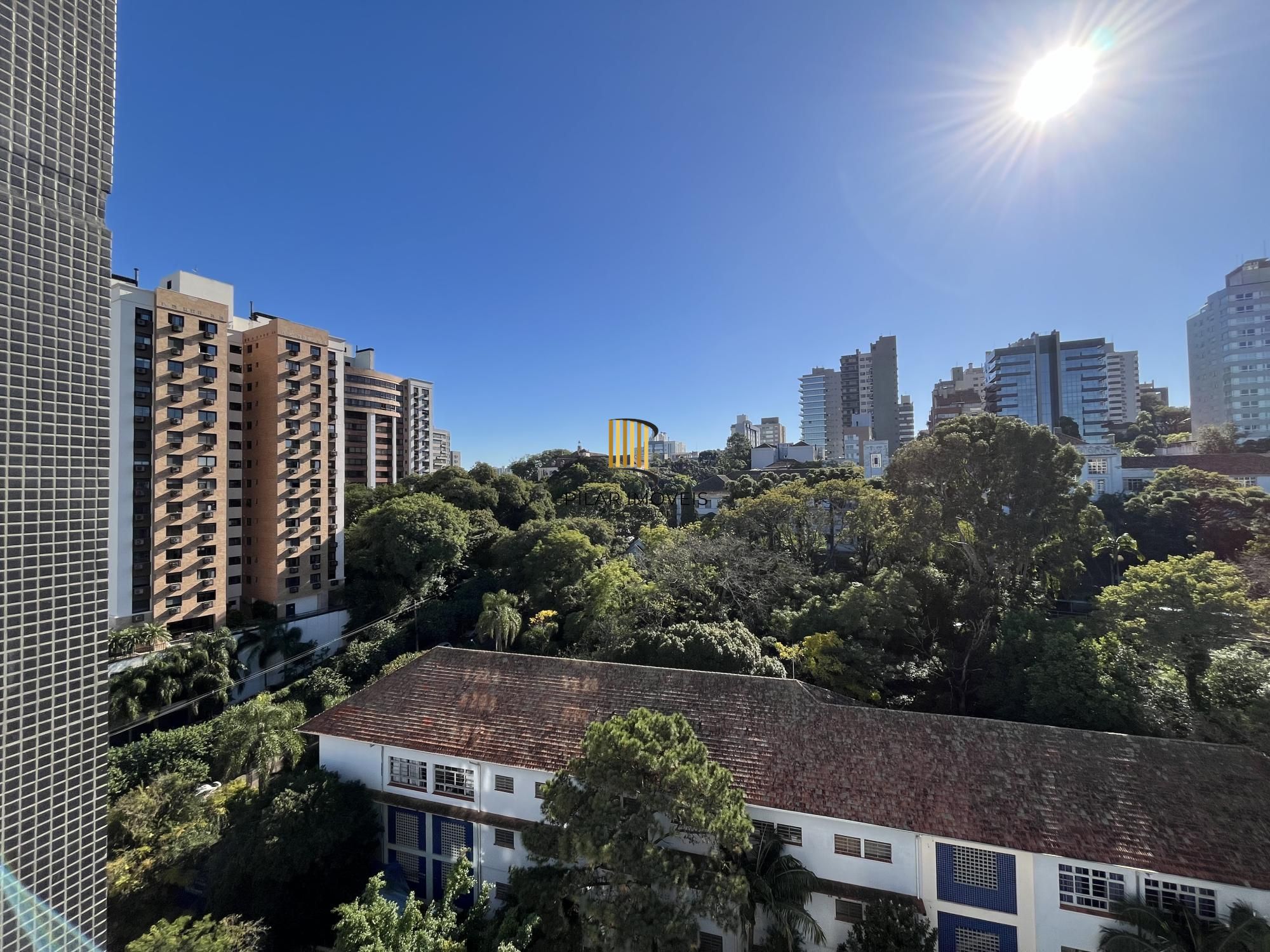 Apartamento de 2 quartos, suíte e 1 vaga de garagem no bairro Rio Branco em POA
