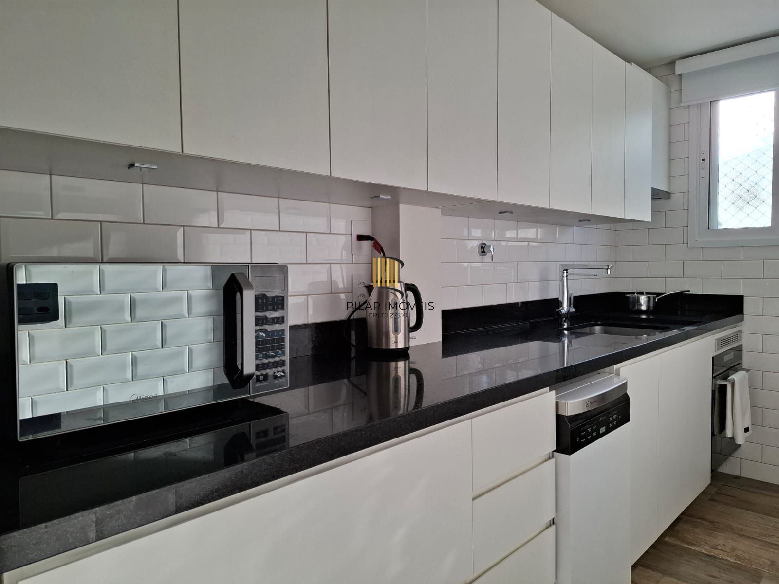 Apartamento de um quarto com garagem no bairro Partenon