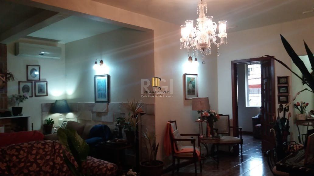 Casa para Venda - 300m², 5 dormitórios, sendo 1 suites, Bela Vista