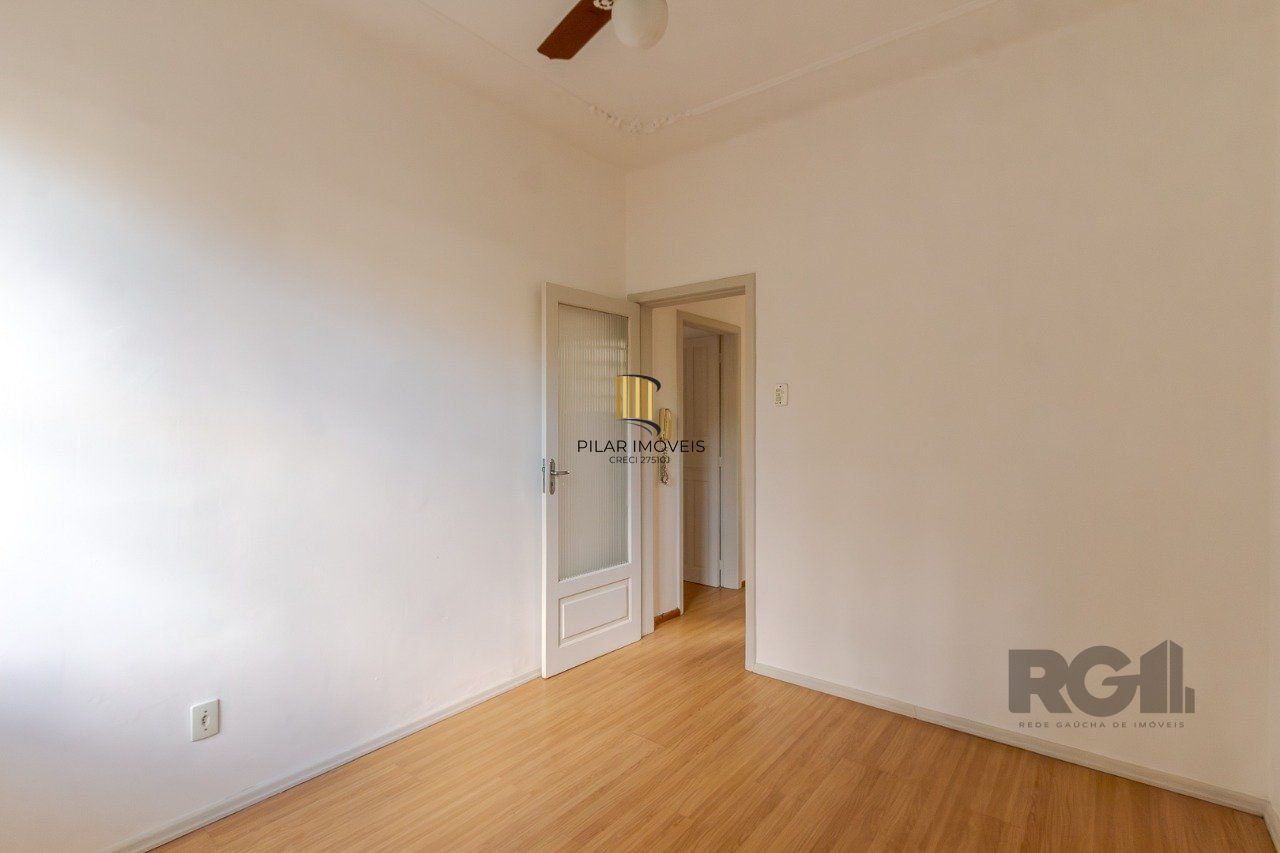 Apartamento de dois quartos e dois banheiros no bairro Rio Branco em Porto Alegre.