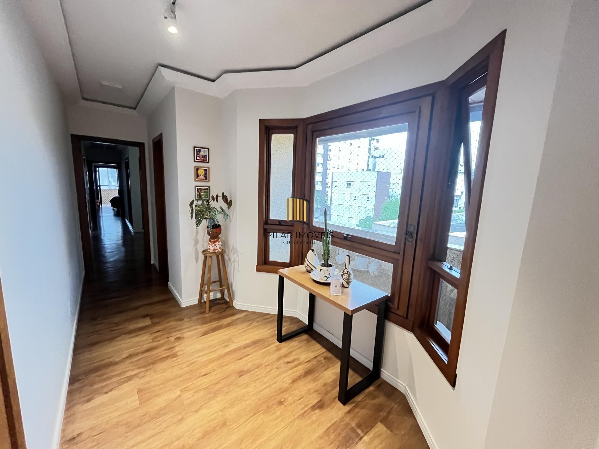 Apartamento de 3 quartos, 2 suítes, 1 americana e 2 vagas no bairro Farroupilha