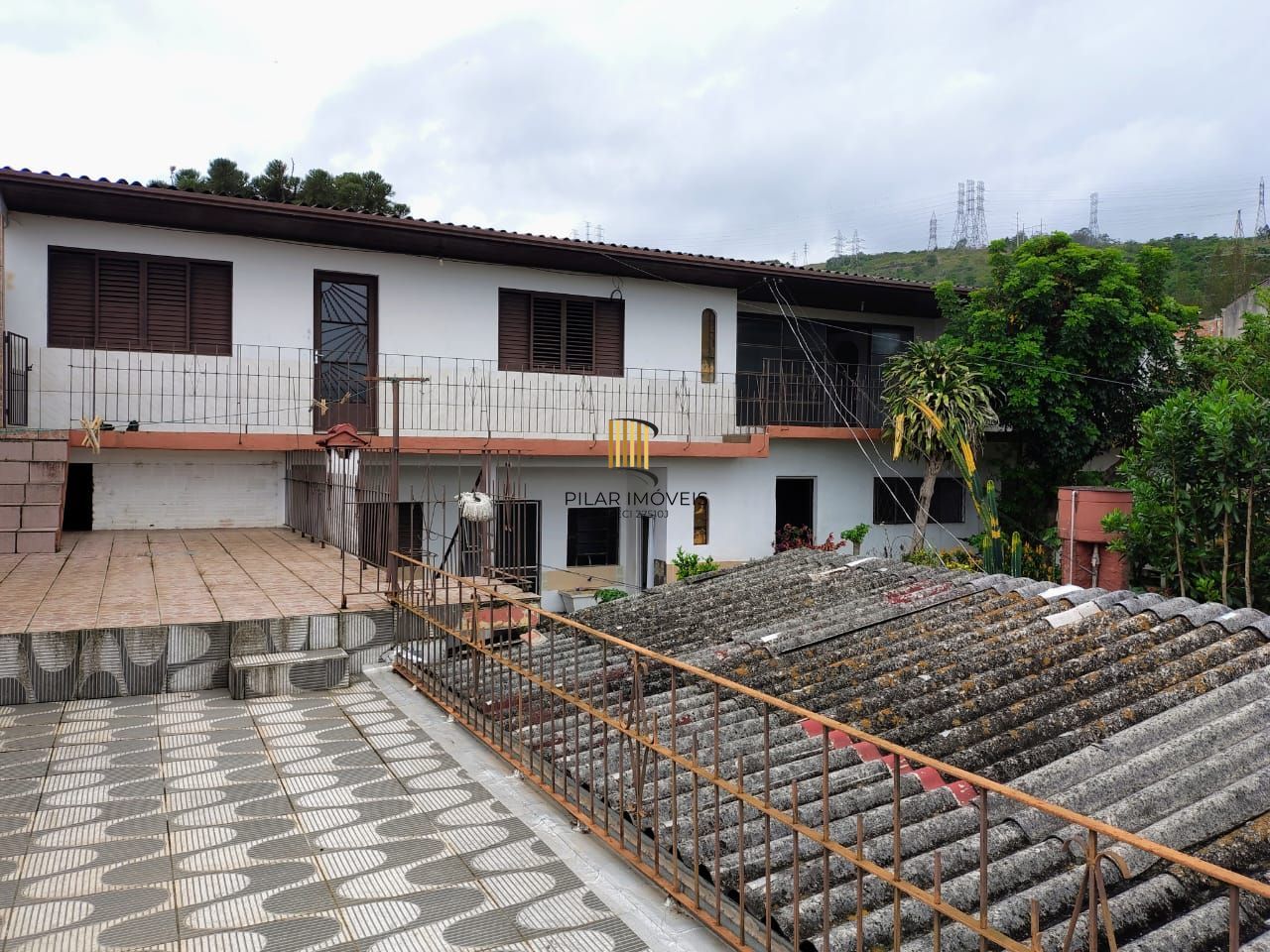 Casa 3 dormitórios e 3 vagas de garagem.