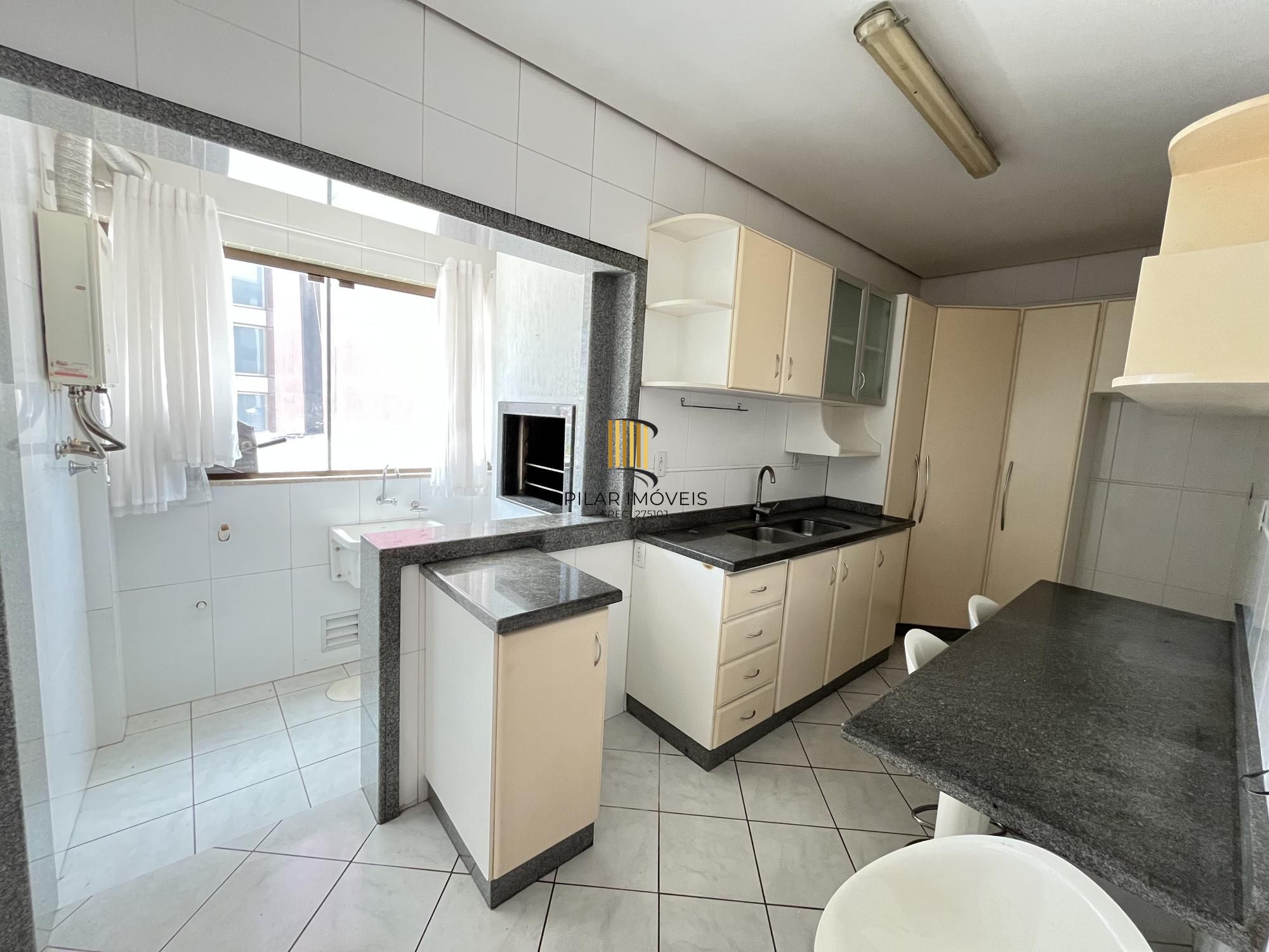 Apartamento de 2 quartos, suite e 1 vaga de garagem no bairro Menino Deus em POA