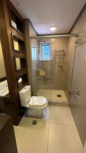 Apartamento 2 dormitórios, sendo 1 suíte, 77 m² de área privativa e 2 vaga(s) de garagem. Localizado na Rua Mario Antunes da Cunha, no bairro Petrópolis em Porto Alegre.