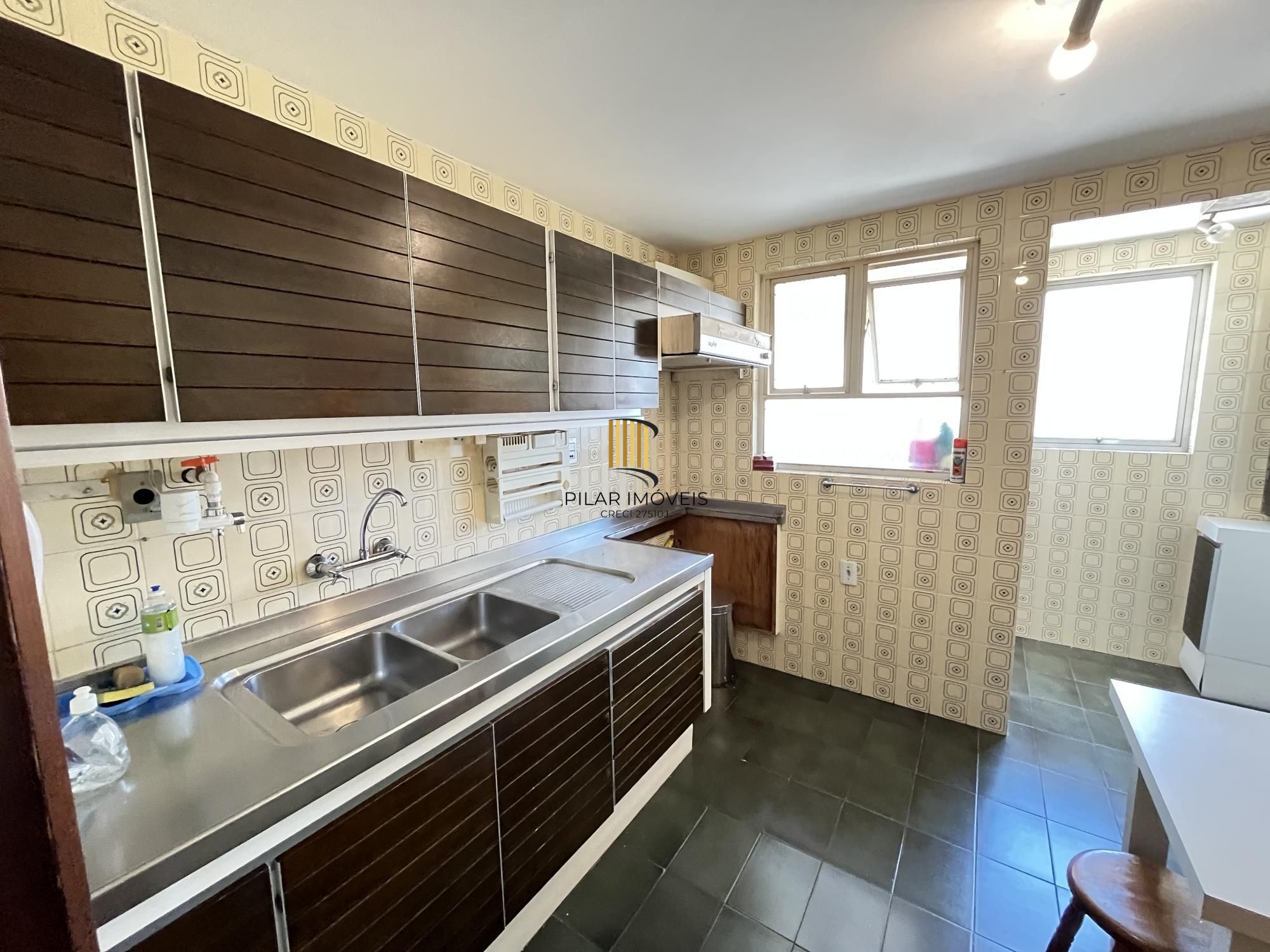 Apartamento de 3 quartos, suíte e 2 vagas de garagem no bairro Auxiliadora POA