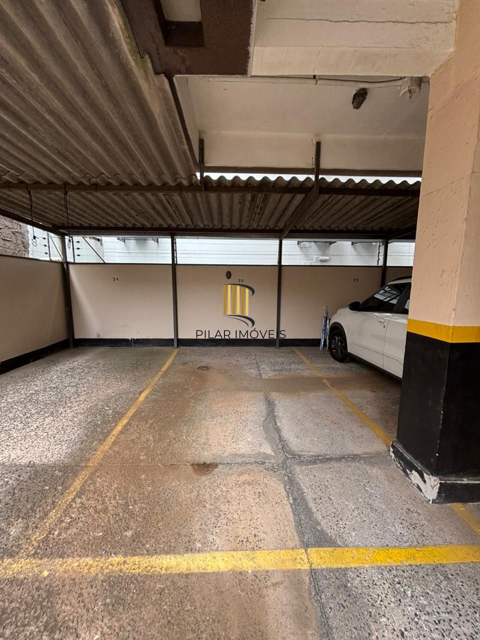 Apartamento de dois quartos e uma vaga de garagem no bairro Bom Fim em POA/RS