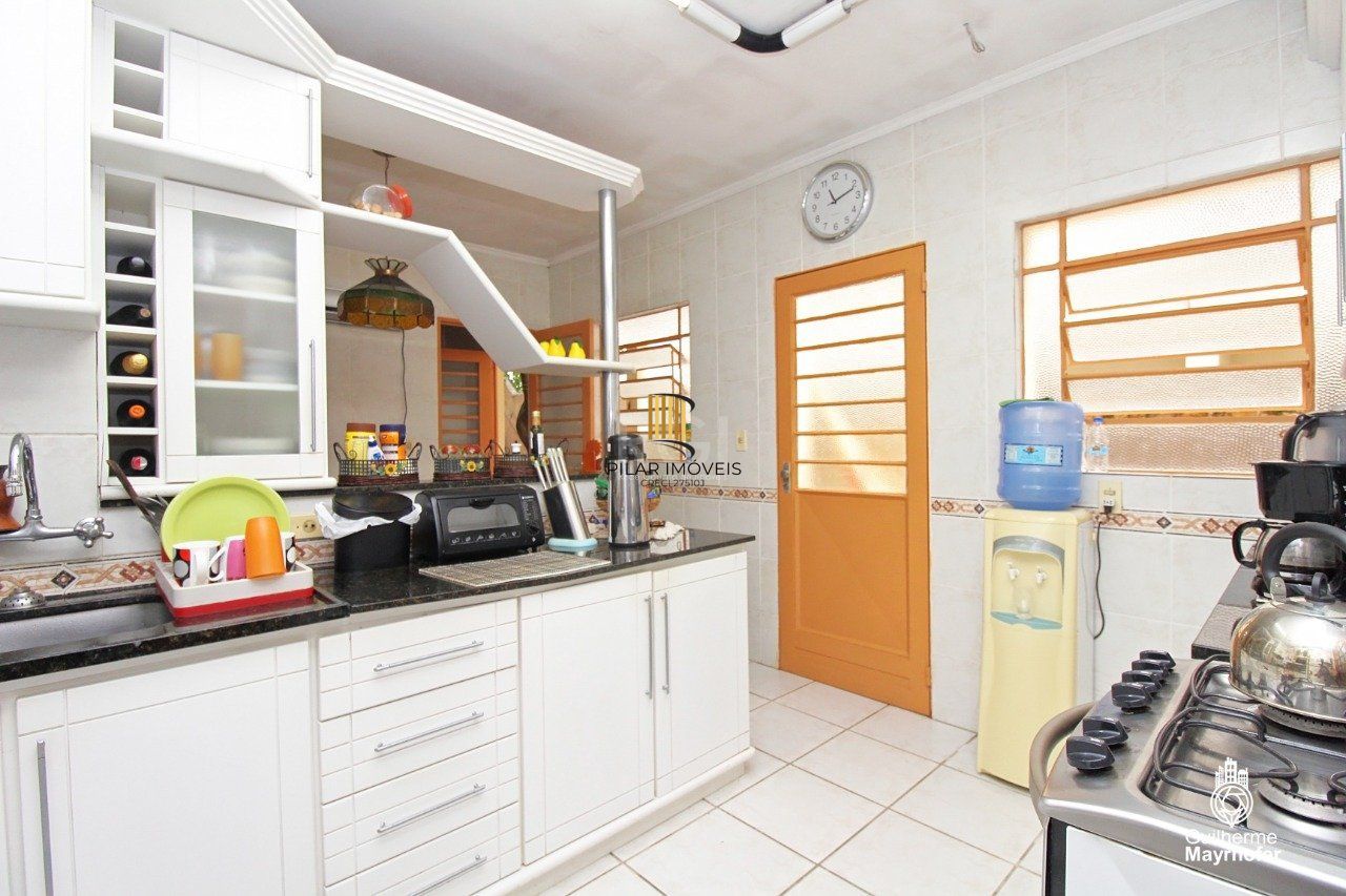 Casa para Venda - 347m², 5 dormitórios, sendo 2 suites, 3 vagas - São João