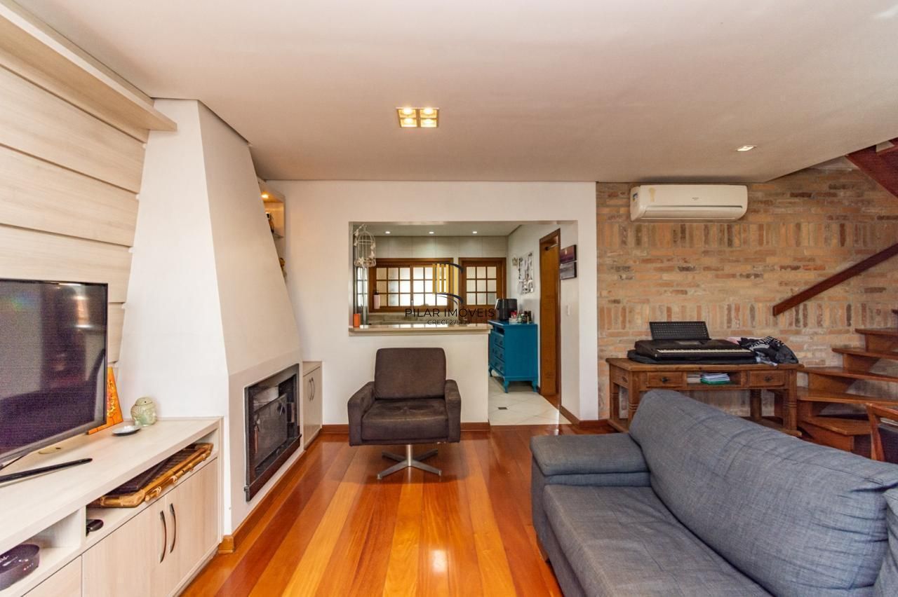 Casa 4 dormitórios no bairro Vila Jardim