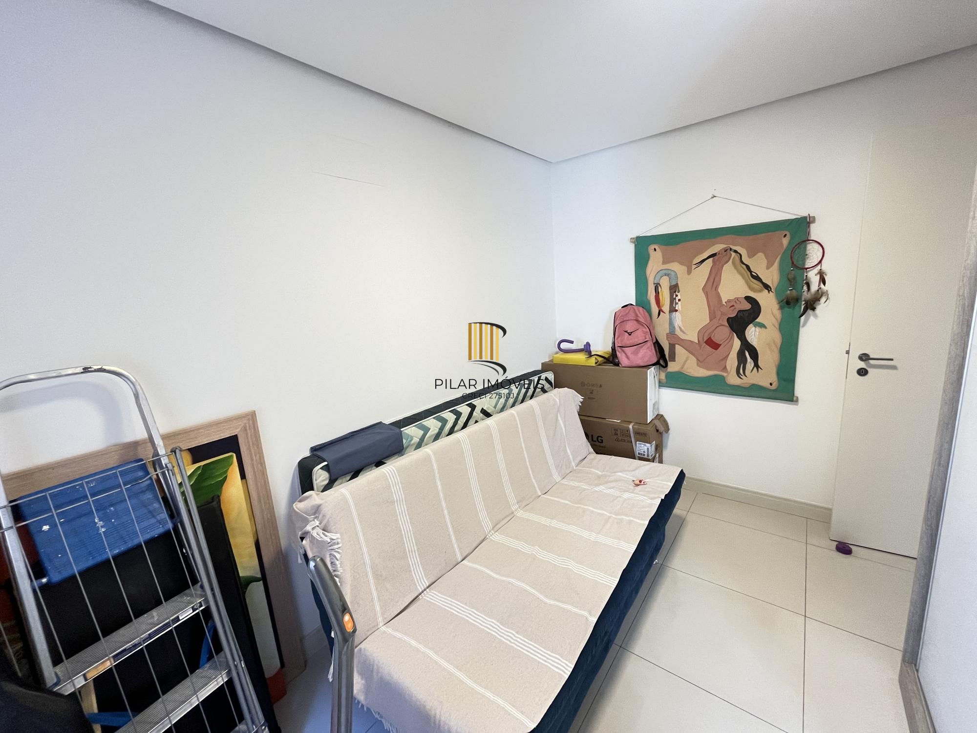 Apartamento de 2 quartos, suíte e 1 vaga de garagem no bairro Santana em POA/RS