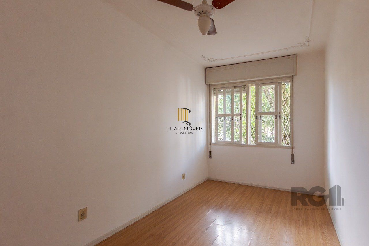 Apartamento de dois quartos e dois banheiros no bairro Rio Branco em Porto Alegre.