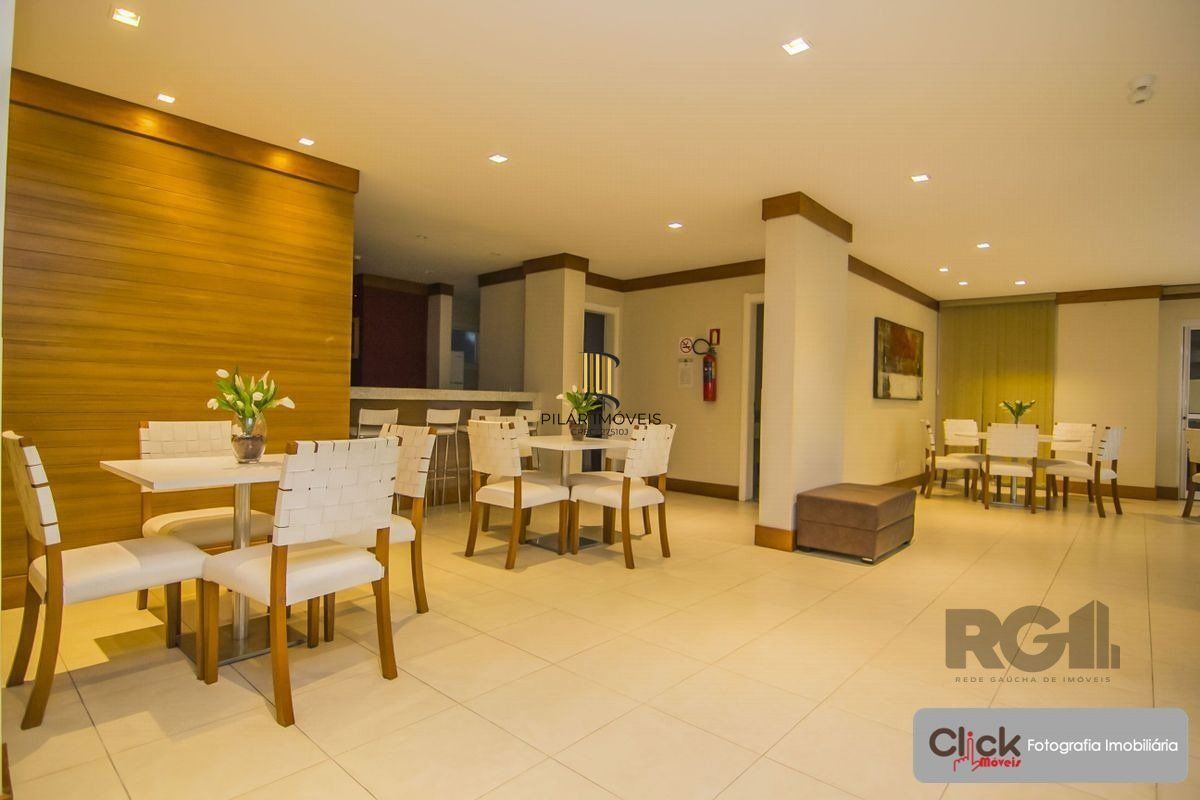 Apartamento 3 dormitórios, suíte, 2 vagas. Andar alto, vista para infraestrutura do condomínio. Semi-mobiliado. 