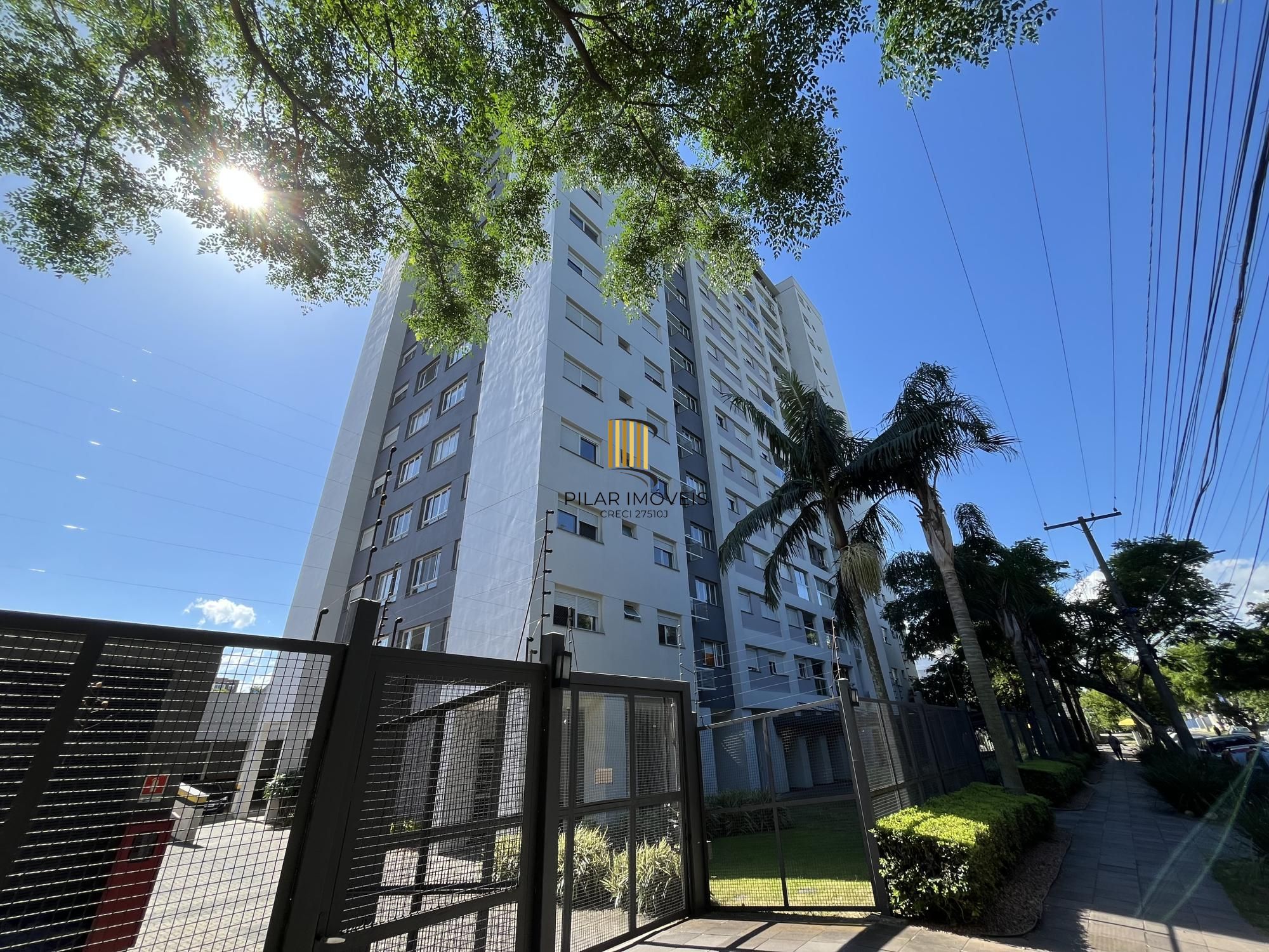 Apartamento de 2 dormitórios, suíte e 1 vaga de garagem no bairro Passo da Areia