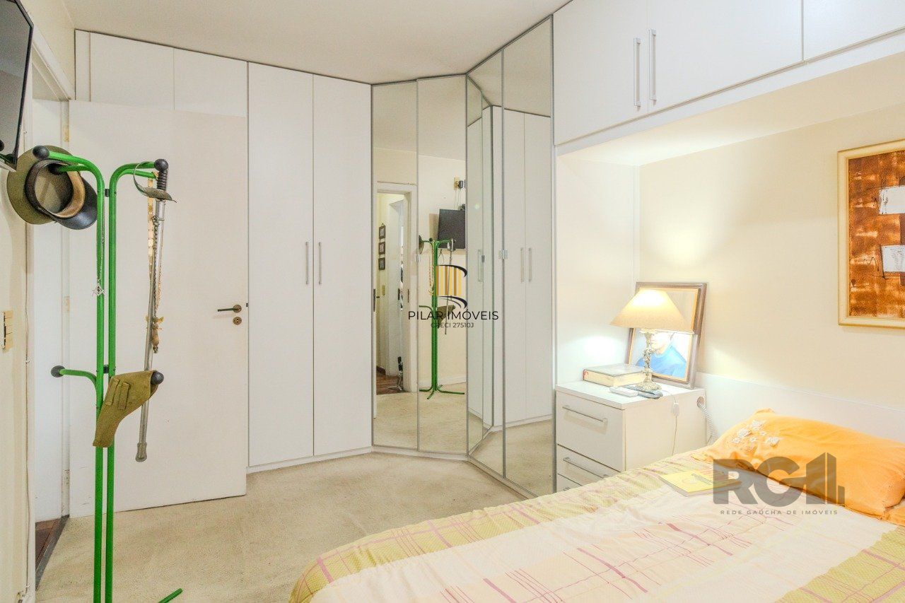 Apartamento de 1 quarto, sacada e uma vaga de garagem no bairro Santana POA/RS.