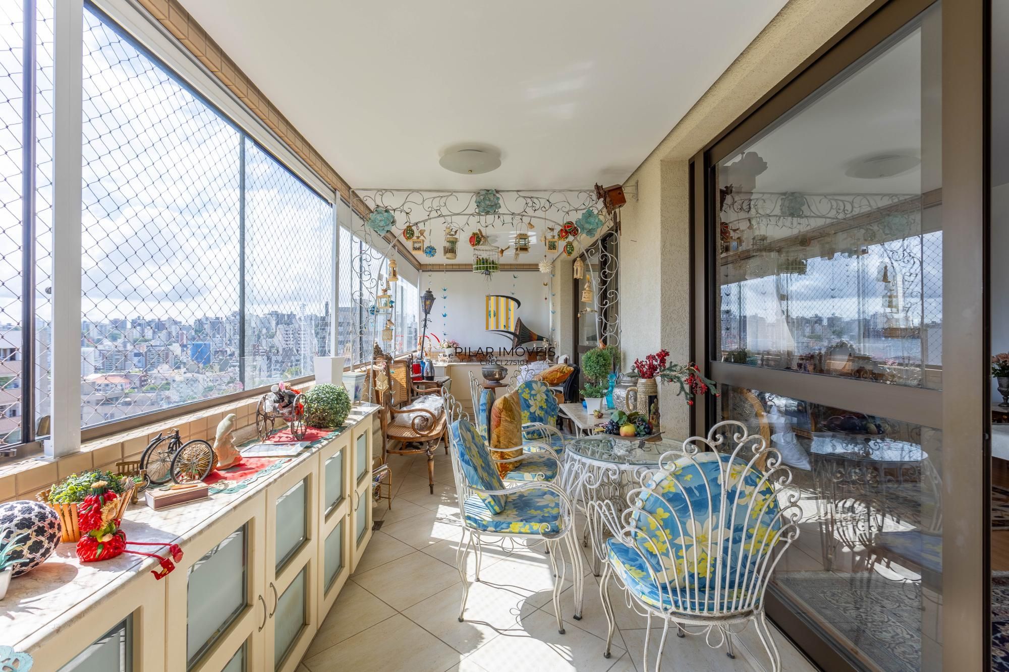 Apartamento 3 quartos 2 vagas de garagem bairro Petrópolis em Porto Alegre