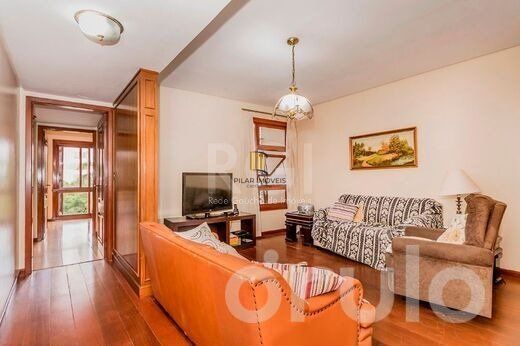 Cobertura para Venda - 244m², 3 dormitórios, sendo 1 suites, 2 vagas - Petrópolis