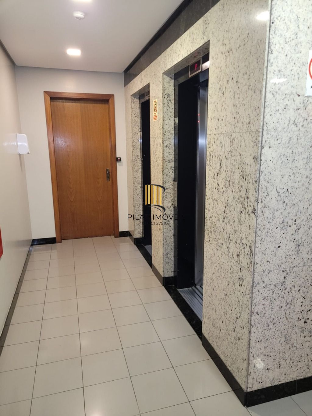 Apartamento de 3 quartos, suíte e 2 vagas de garagem no bairro Petrópolis em POA