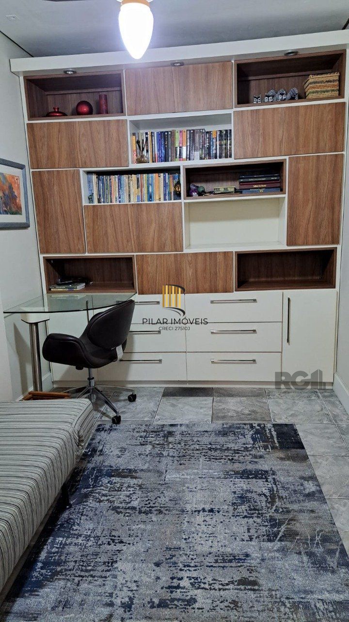 Sala comercial com 39,55 m² de área privativa. Localizado na Rua/Av. Felipe Camarão, no bairro Bom Fim em Porto Alegre.