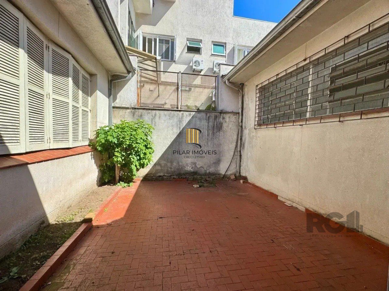 Casa de 5vquartos e 3 vagas de garagem no bairro Santana em Porto Alegre