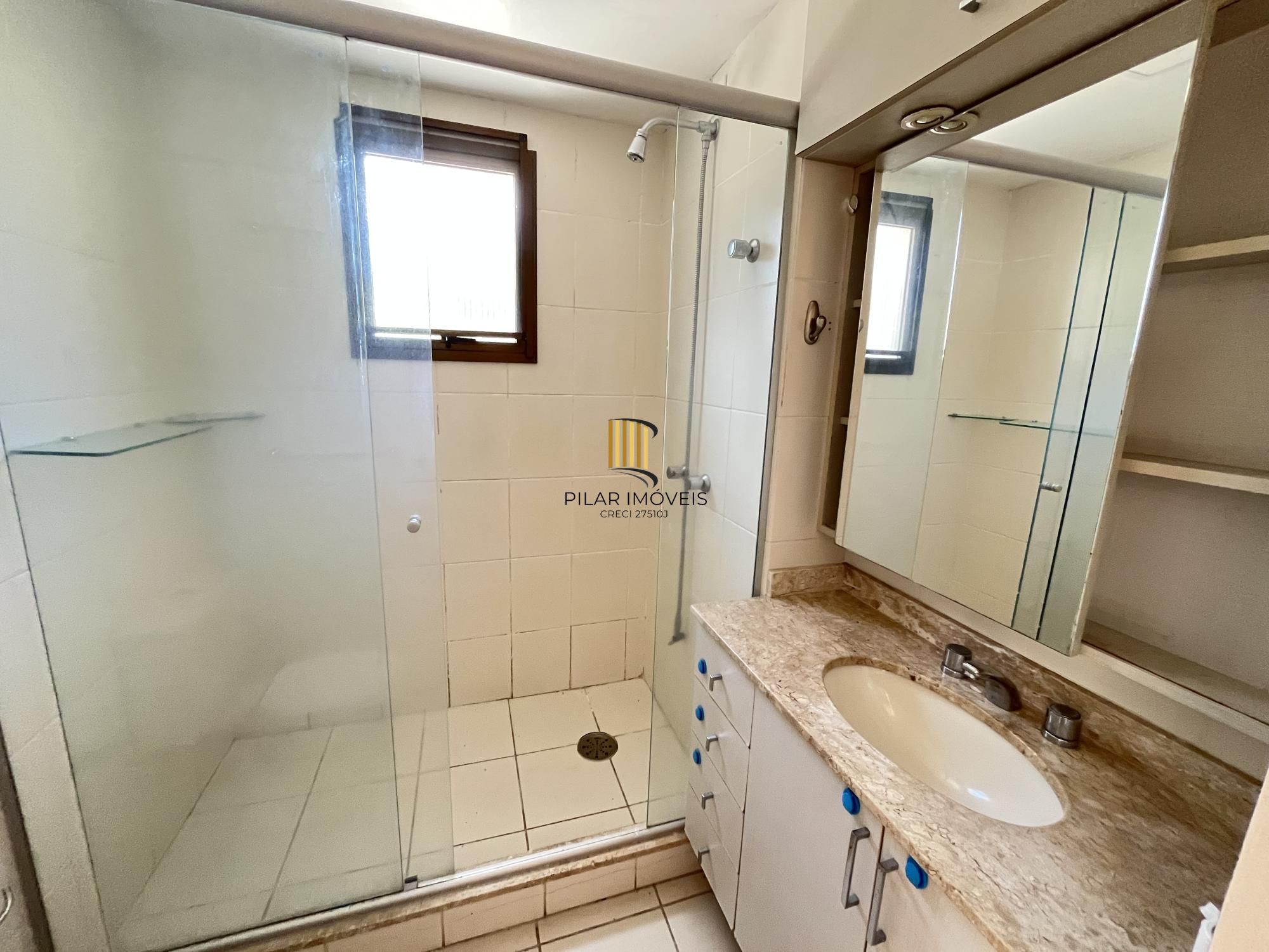 Apartamento de 3 quartos, suíte e 2 vagas de garagem no bairro Petrópolis.