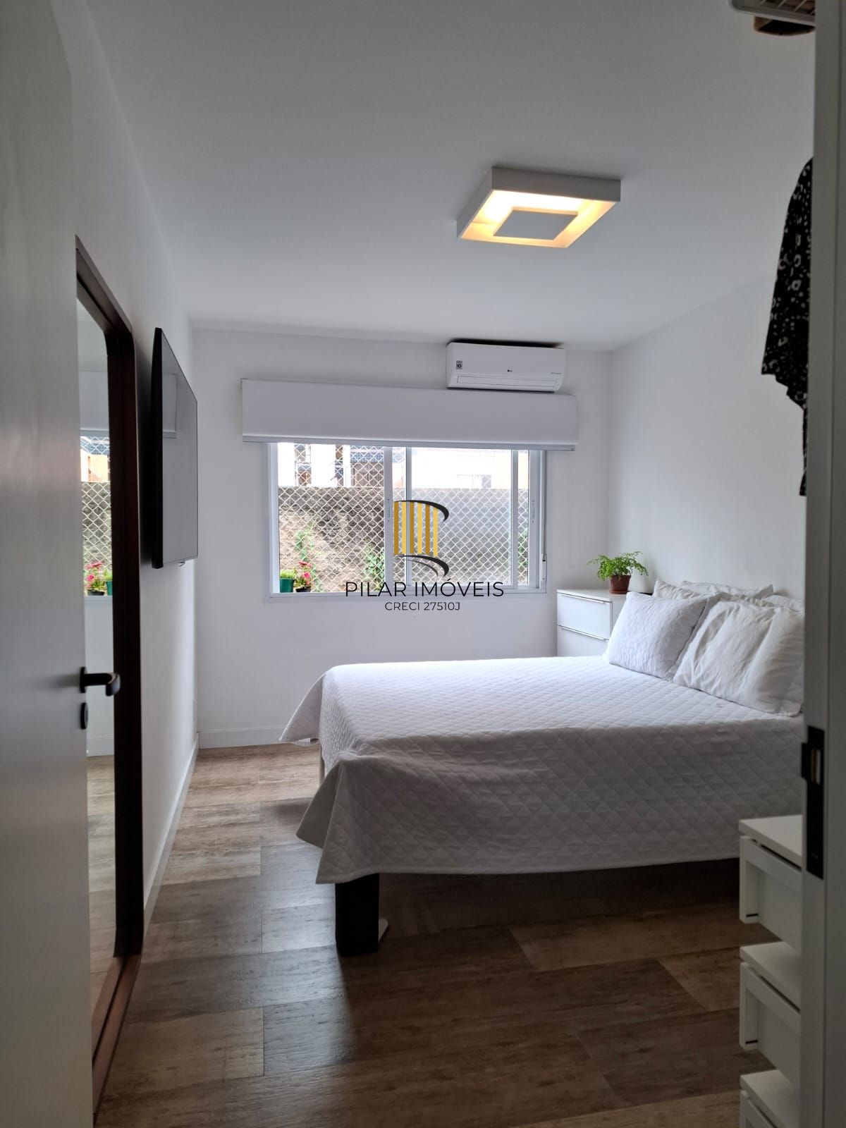 Apartamento de um quarto com garagem no bairro Partenon