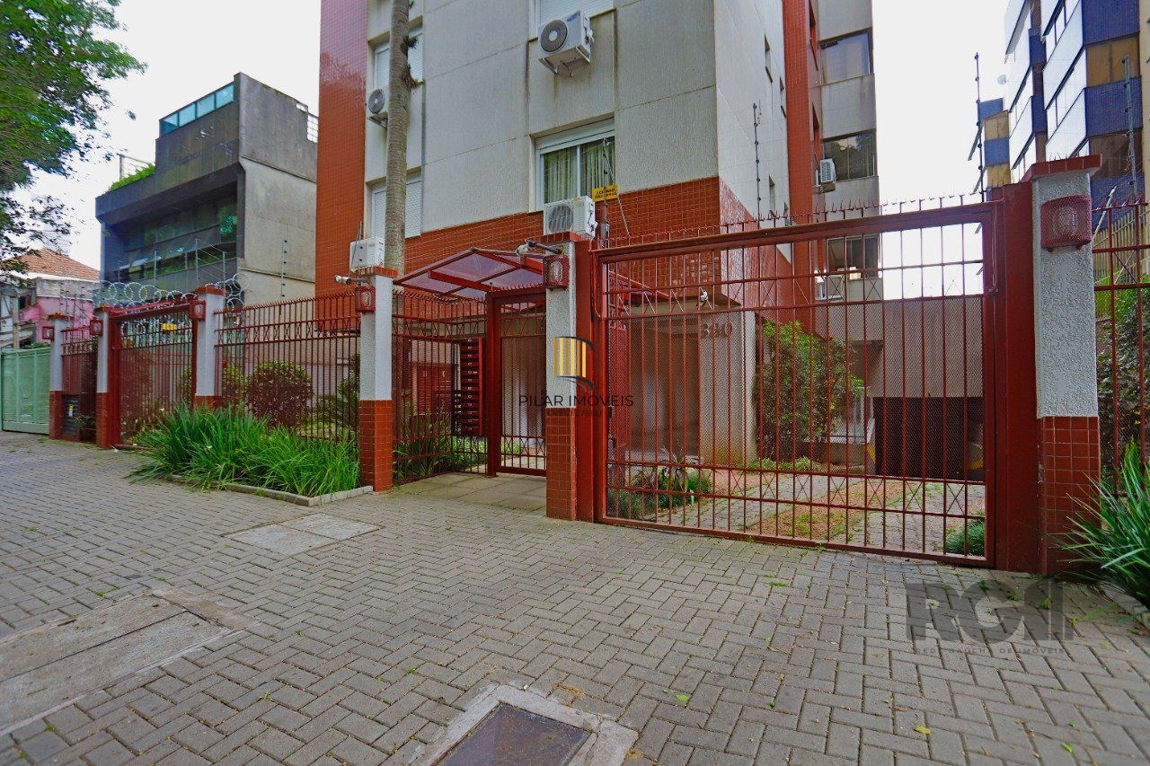 Apartamento de 2 quartos, suíte e 2 vagas de garagem no bairro Menino Deus