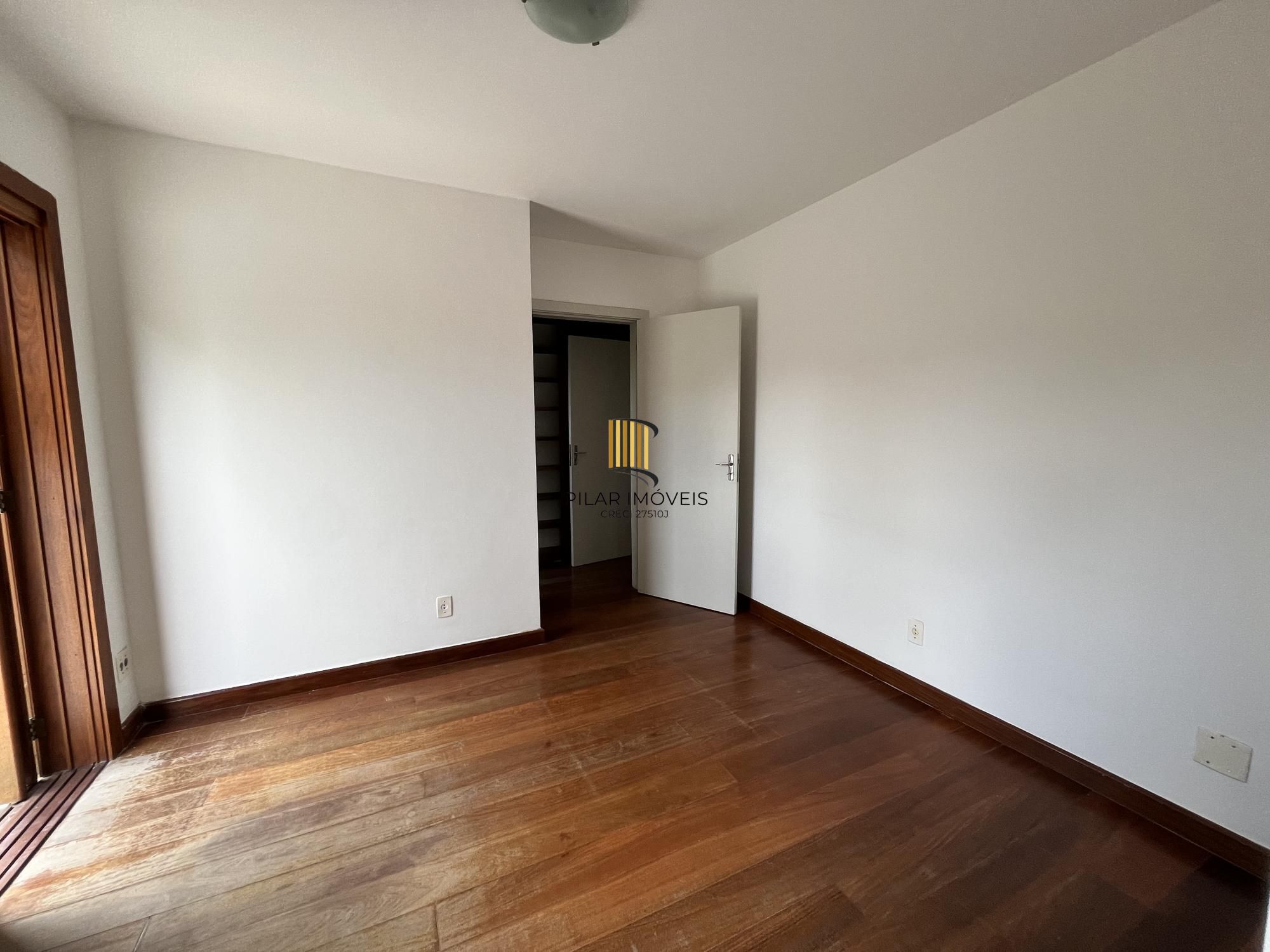 Apartamento de 1 quarto com sacada e 1 vaga de garagem no bairro Farroupilha