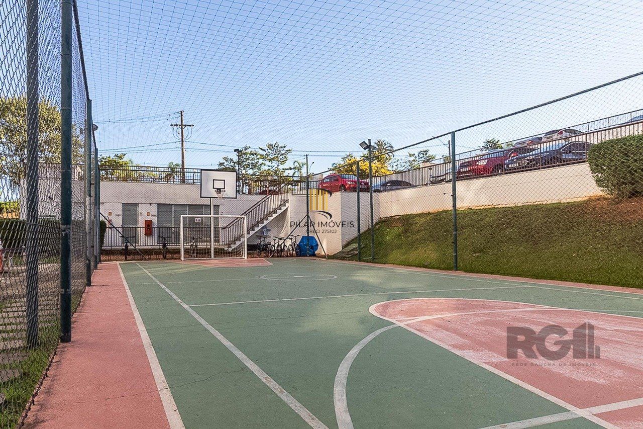   Excelente apartamento semi mobiliado de 3 quartos (dormitórios) transformados em 2 quartos, suíte, churrasqueira e 2 vagas de garagem no bairro Jardim Carvalho em Porto Alegre.