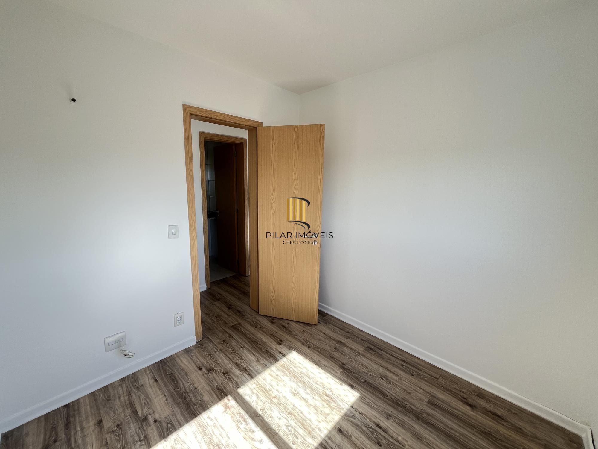 Apartamento de 2 dormitórios, suíte e 1 vaga de garagem no bairro Passo da Areia