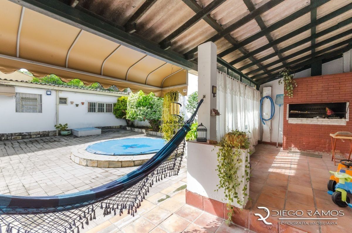 Casa para Venda - 216m², 4 dormitórios, sendo 1 suites, 4 vagas - Menino Deus