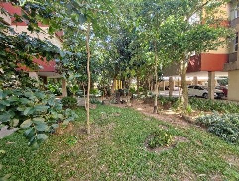 Apartamento de 2 quartos em prédio com elevador, churrasqueira e garagem