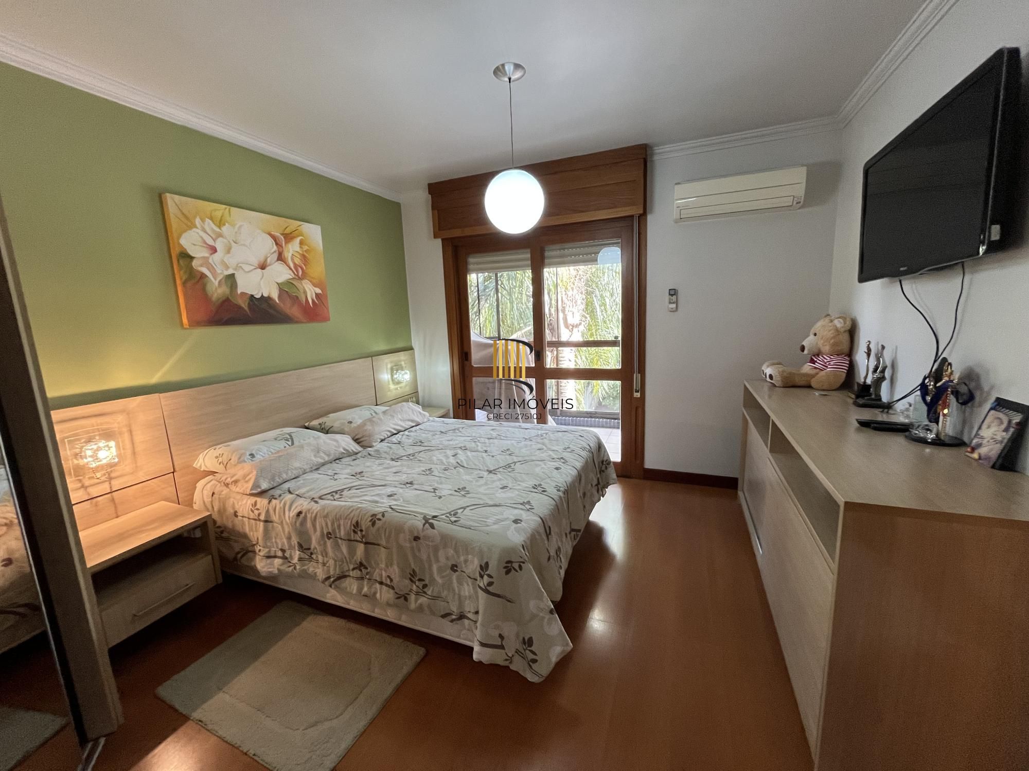 Apartamento de 3 quartos, suíte e 2 vagas de garagem no bairro Santana em POA
