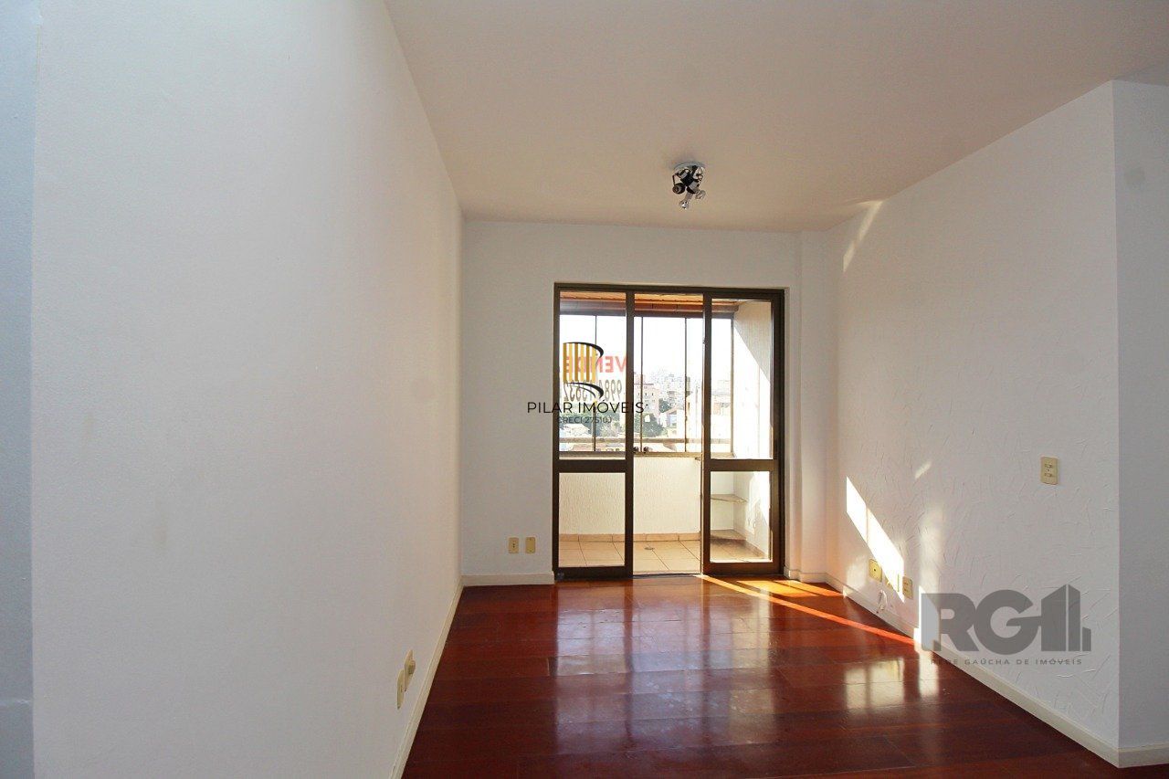 Apartamento de três dormitórios, suíte e 1 vaga de garagem no bairro Menino Deus