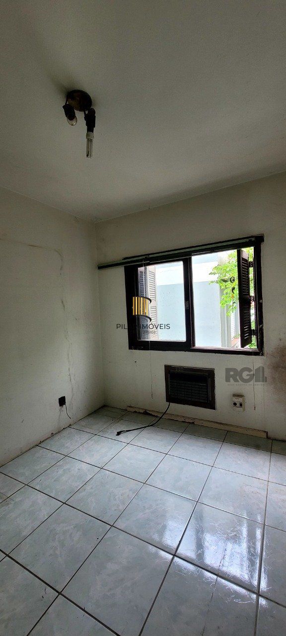  Apartamento amplo com dois dormitórios no bairro Rio Branco  em Porto Alegre.  - Pilar Imóveis
