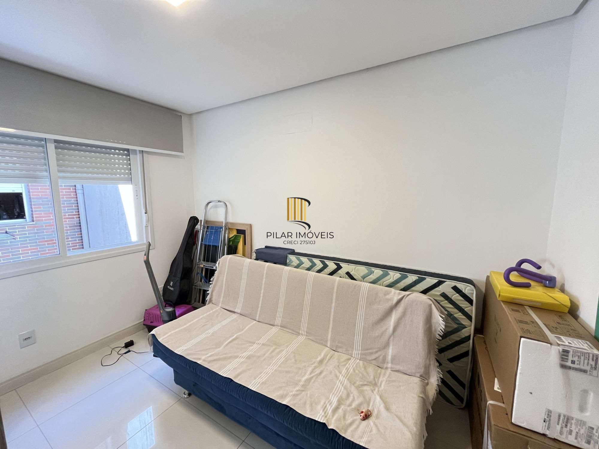 Apartamento de 2 quartos, suíte e 1 vaga de garagem no bairro Santana em POA/RS