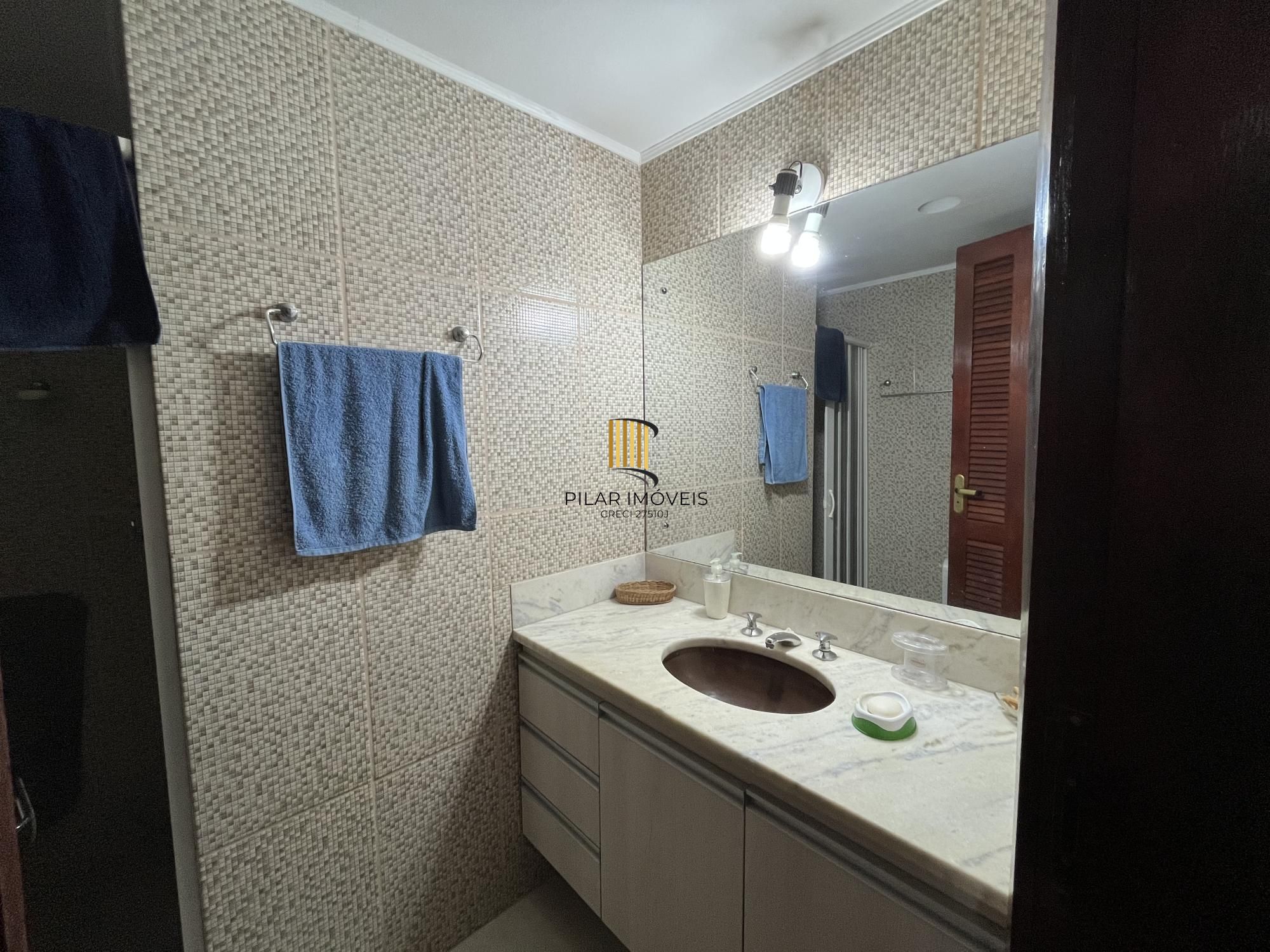 Apartamento de dois quartos com suíte no bairro Menino Deus em Porto Alegre