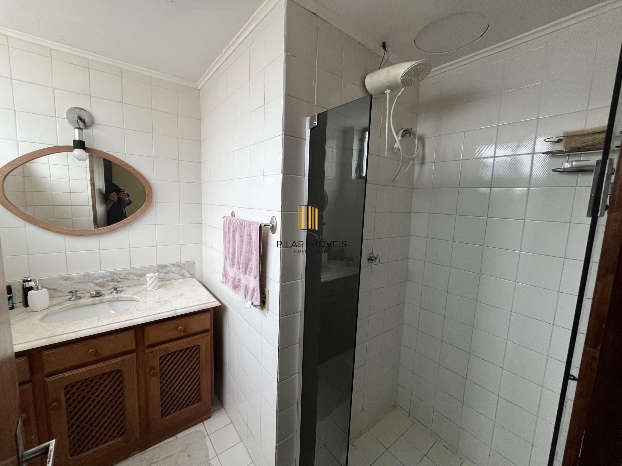 Apartamento de dois quartos com suíte no bairro Menino Deus em Porto Alegre