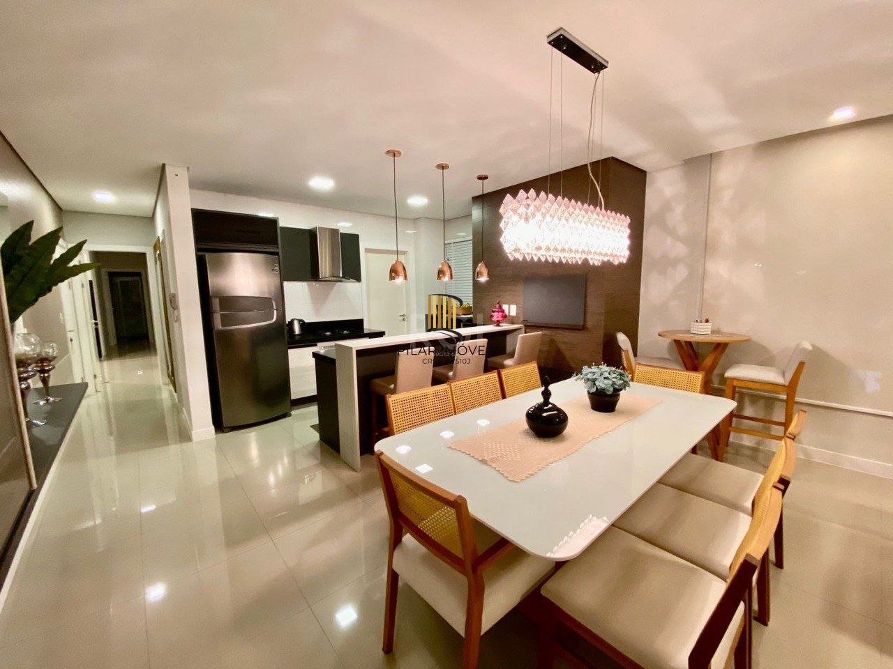 Apartamento para Venda - 140m², 3 dormitórios, sendo 2 suites, 2 vagas - Centro