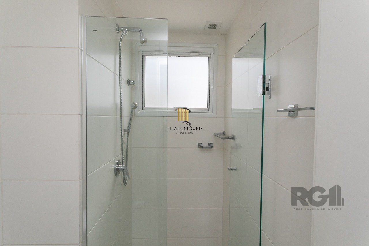 Apartamento semimobiliado e decorado no bairro Auxiliadora, com 91 m²
