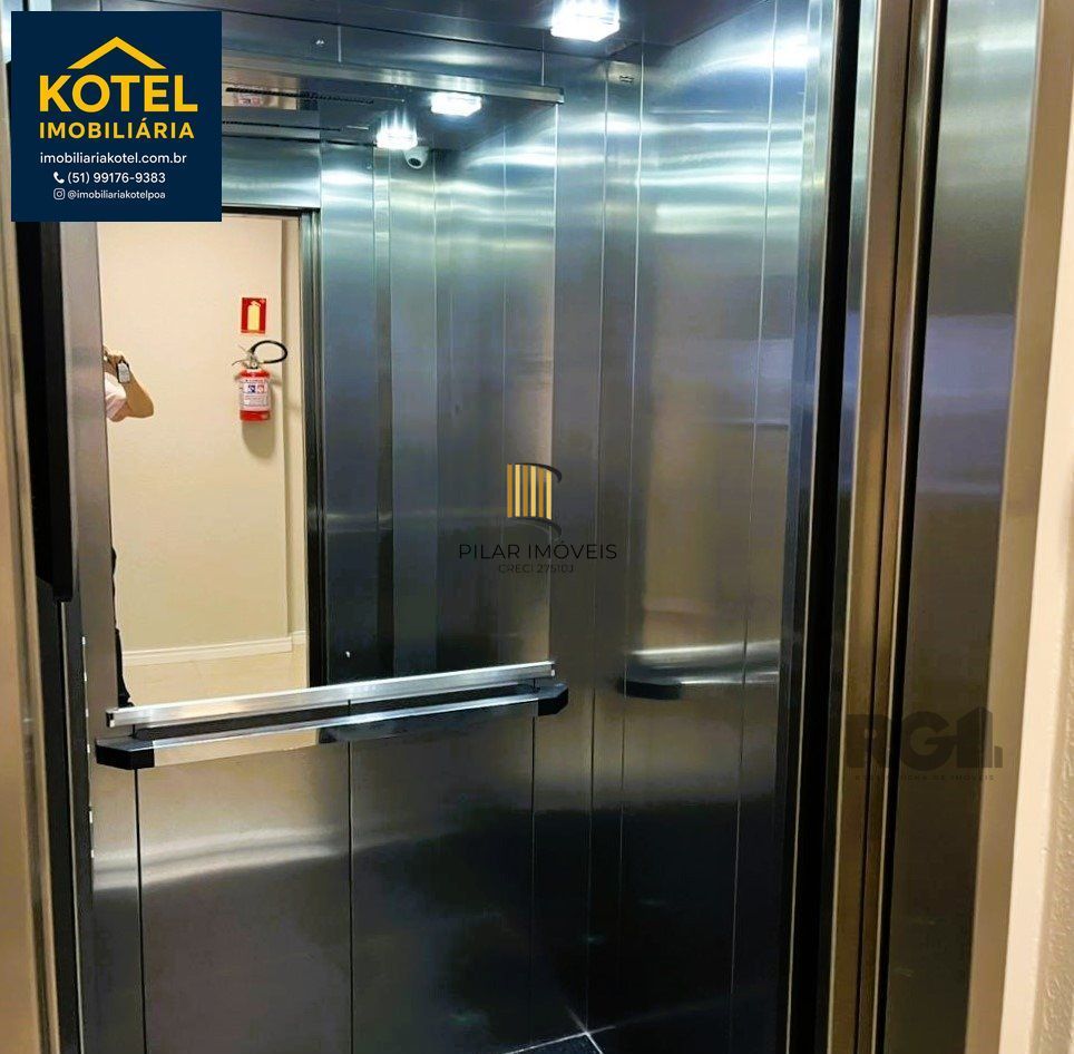 Apartamento de 2 quartos e 1 vaga de garagem no bairro Floresta em POA