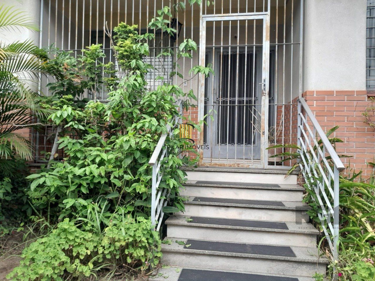 Casa de 5vquartos e 3 vagas de garagem no bairro Santana em Porto Alegre
