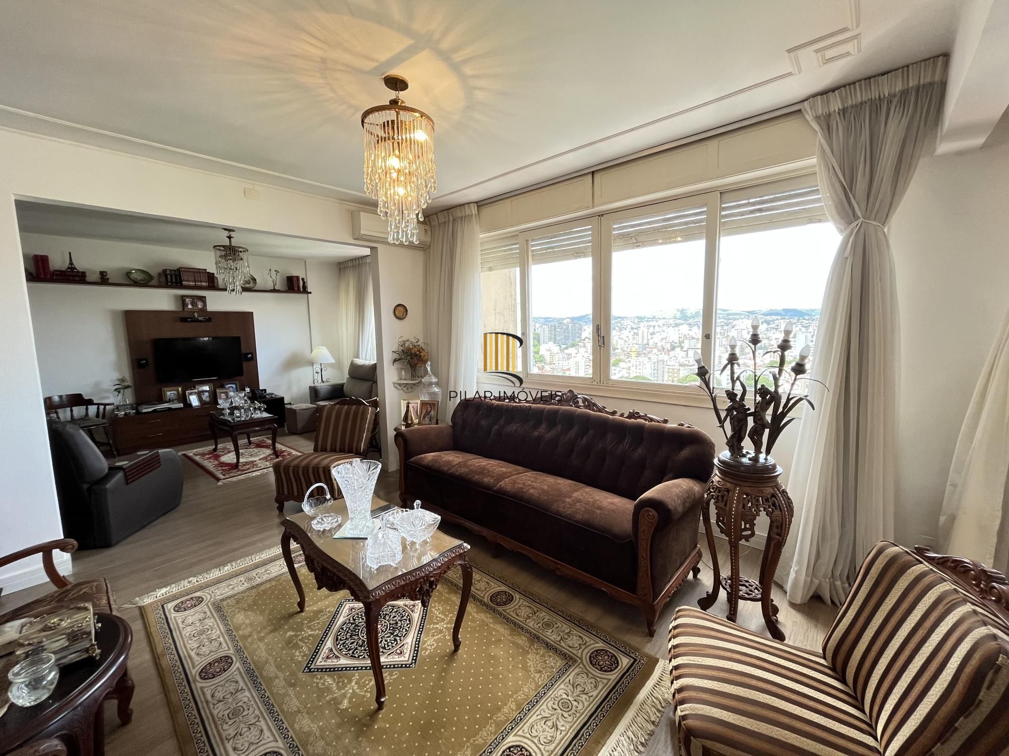 3 quartos, gabinete ou 4º quartos e 1 vaga de garagem junto ao Moinhos de Vento