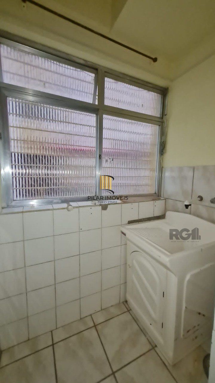 Apartamento com 2 dormitórios, muito bem localizado, próximo a todos os recursos, frente ao Instituto de Cardiologia.