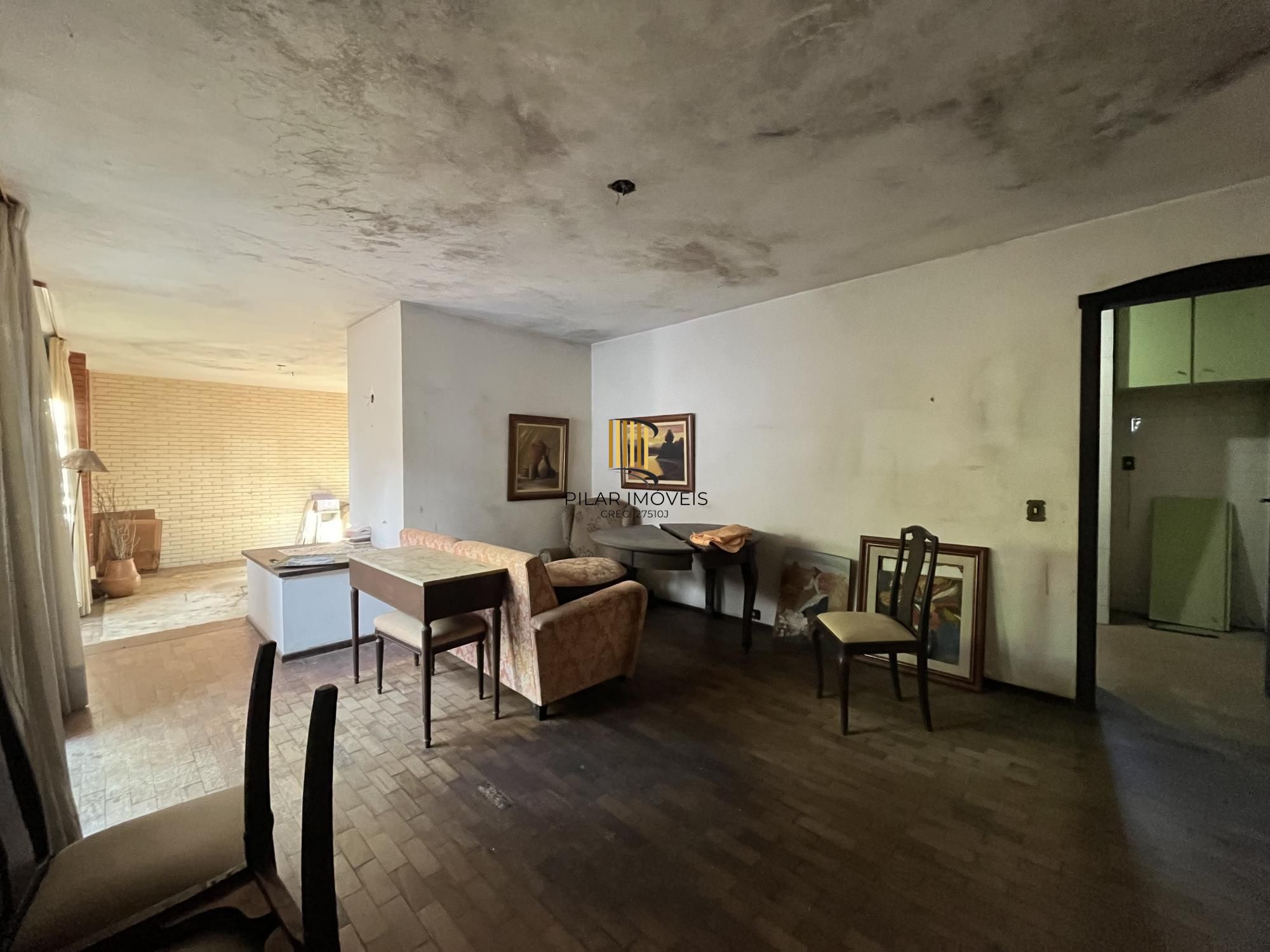 Casa de 3 quartos, suíte e 2 vagas de garagem bairro Auxiliadora em Porto Alegre