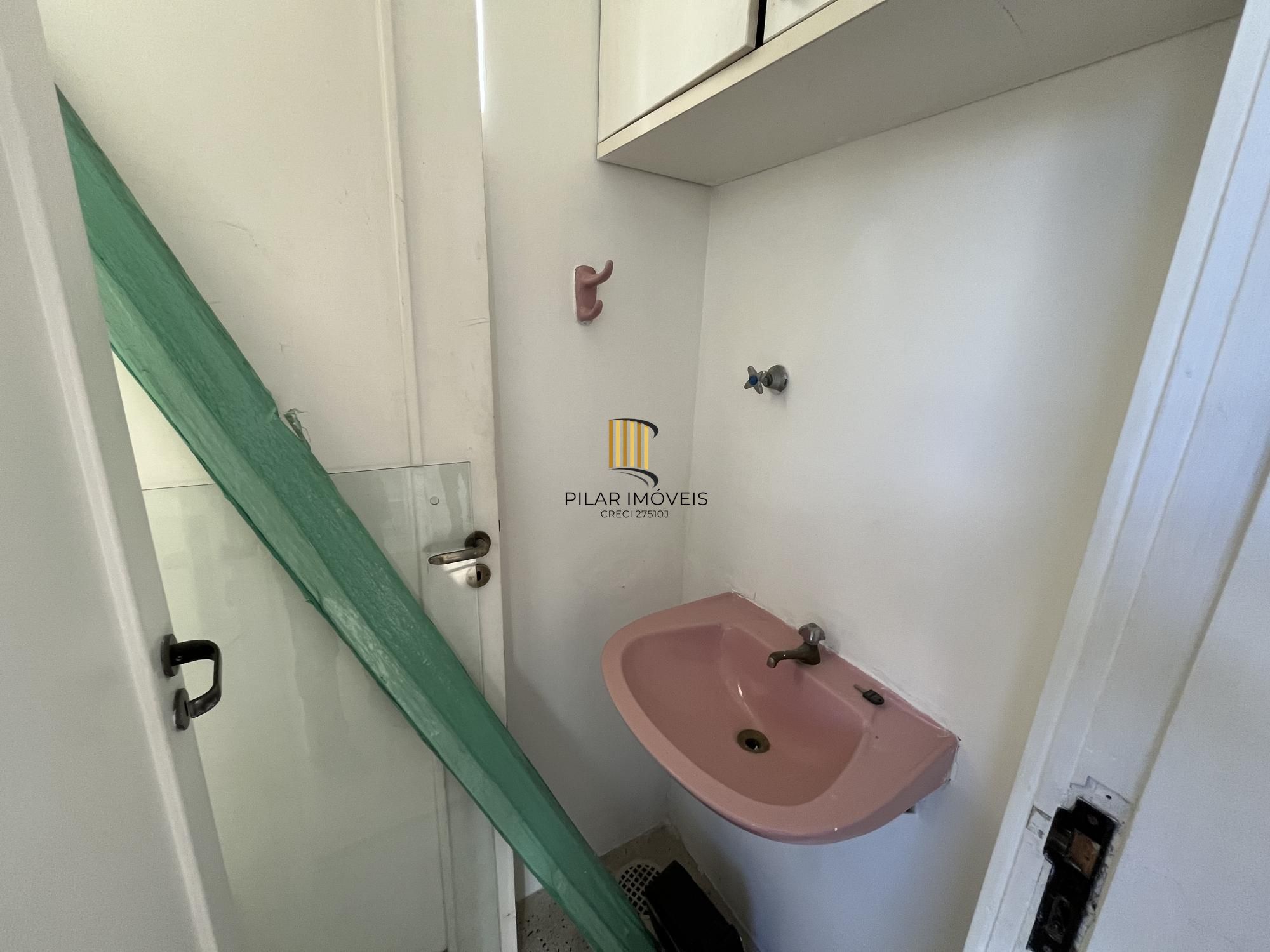 sala comercial grande prédio com elevador no bairro Rio Branco em Porto Alegre