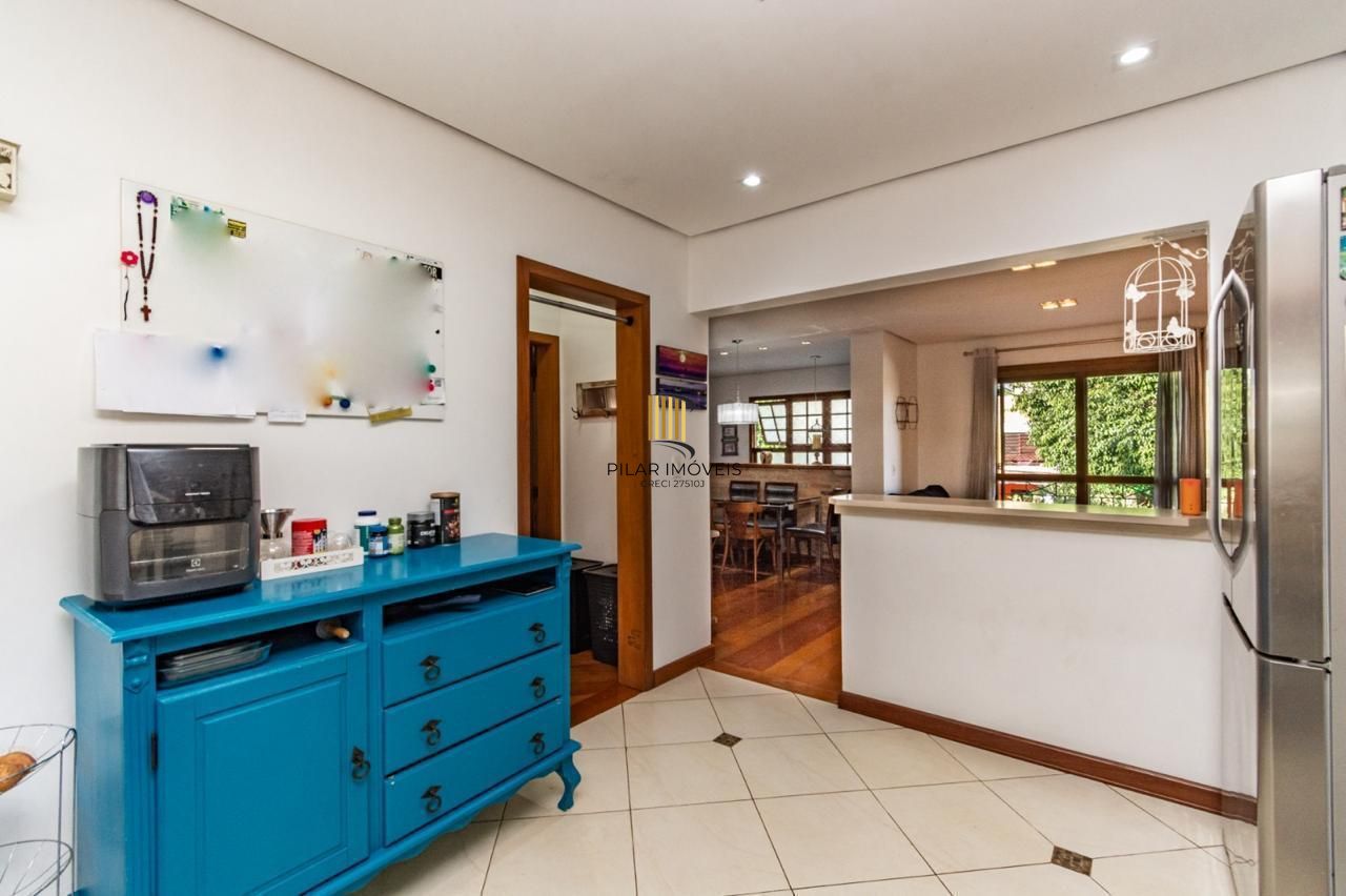 Casa 4 dormitórios no bairro Vila Jardim