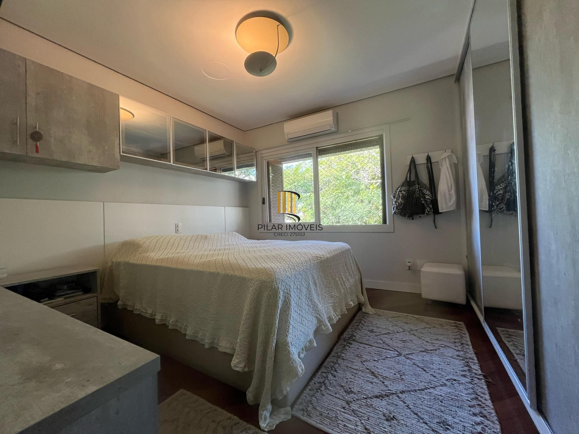 Cobertura no Moinhos de Vento  290m², 3 dormitórios, 3 vagas e piscina
