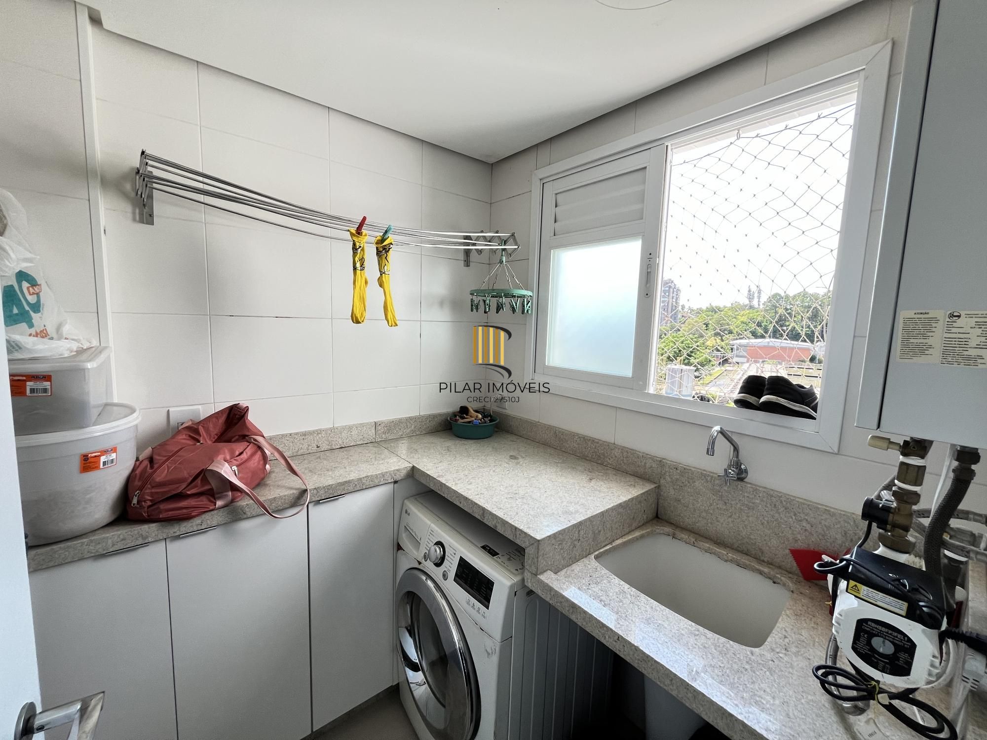 Apartamento de 3 quartos, 2 suítes e 2 vagas de garagem no Menino Deus em POA/RS