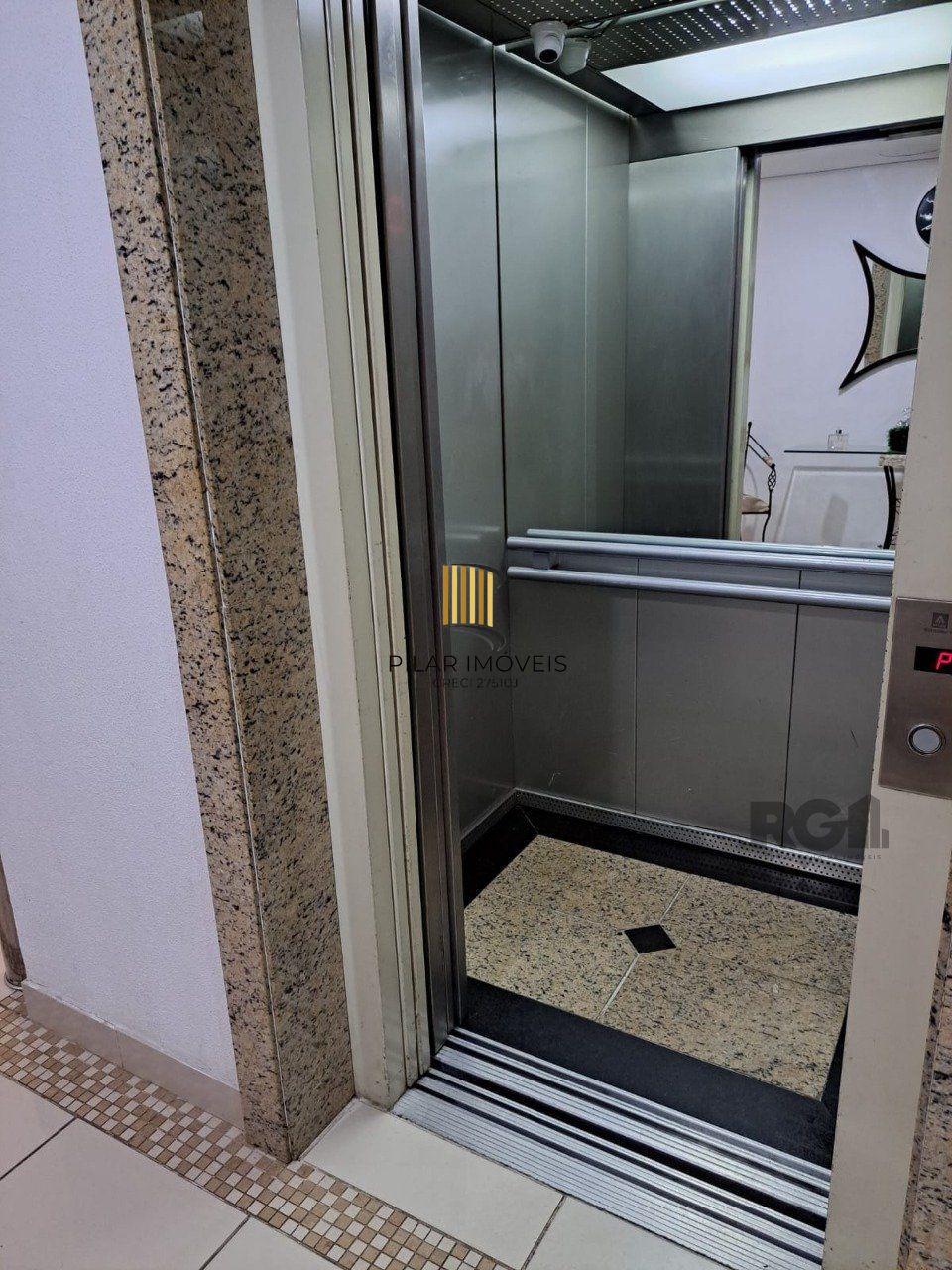 Apartamento de 2 quartos, suíte e 2 vagas de garagem no bairro Bom Fim em POA/RS